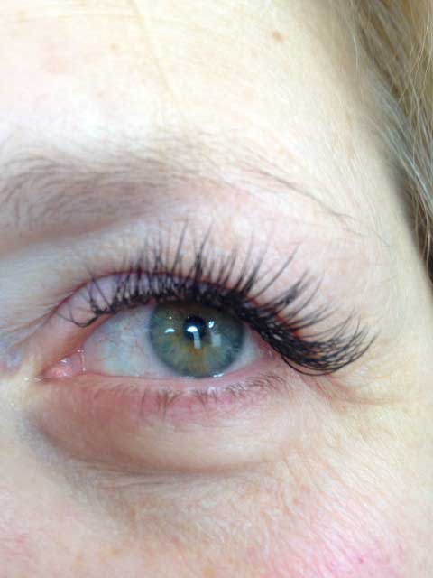 Eye lash extension
